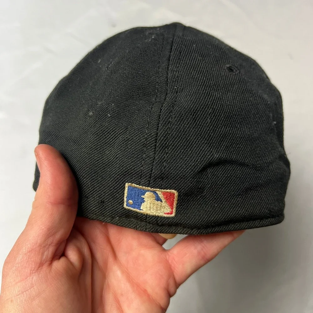 New Era Texas Rangers MLB Black on Black Fitted 59Fifty‎ Hat Cap Size 7 1/4